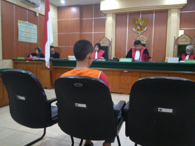 Susanto Alias Pekok, terdakwa kasus pengedar 10 gram sabu ini divonis 8 tahun 8 bulan pidana penjara.